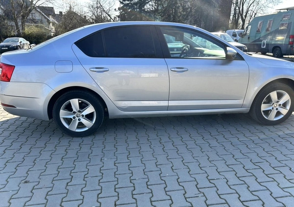 Skoda Octavia cena 52000 przebieg: 154000, rok produkcji 2017 z Czeladź małe 106